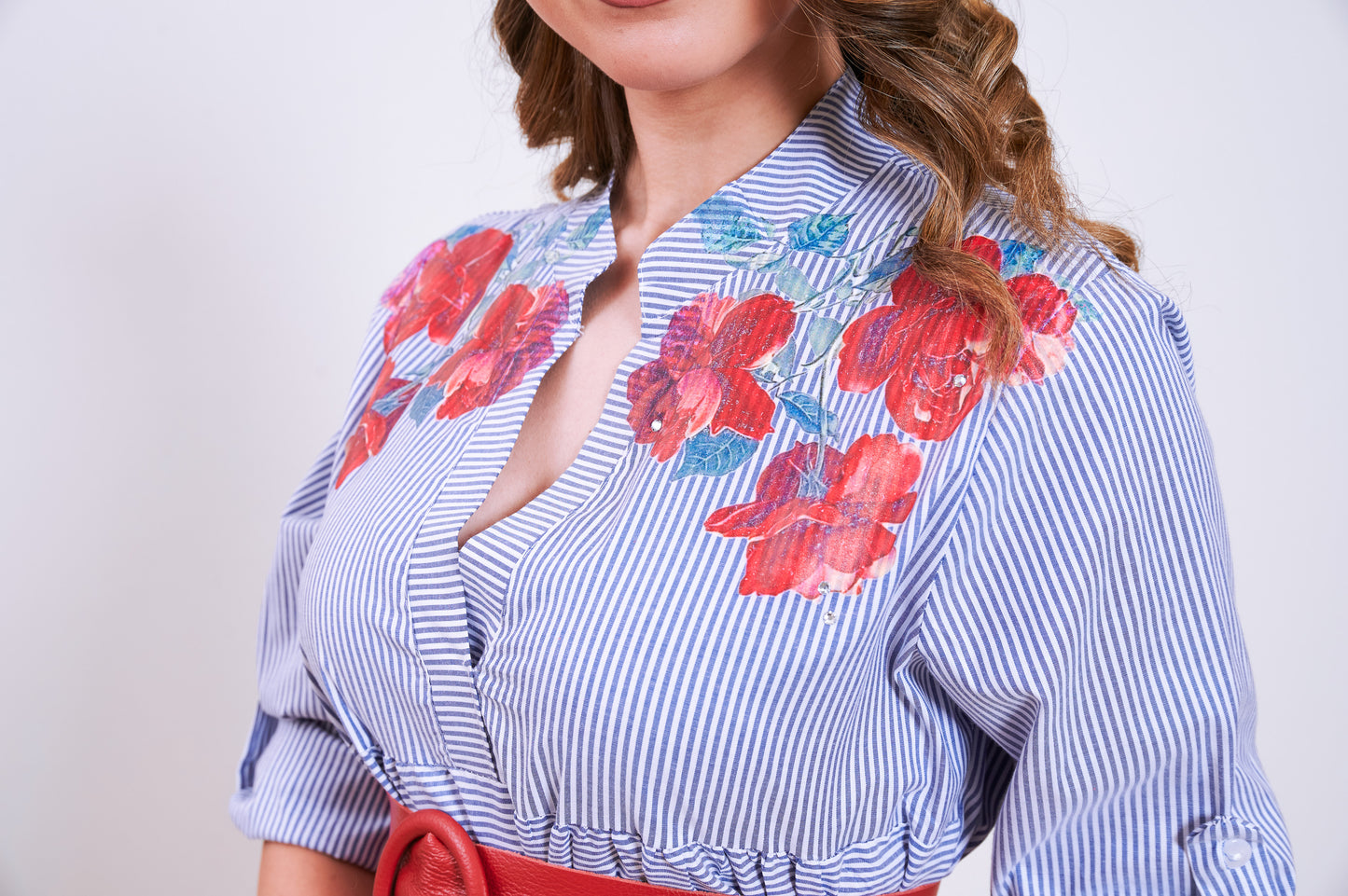 Vestito a Righe con Rose Rosse