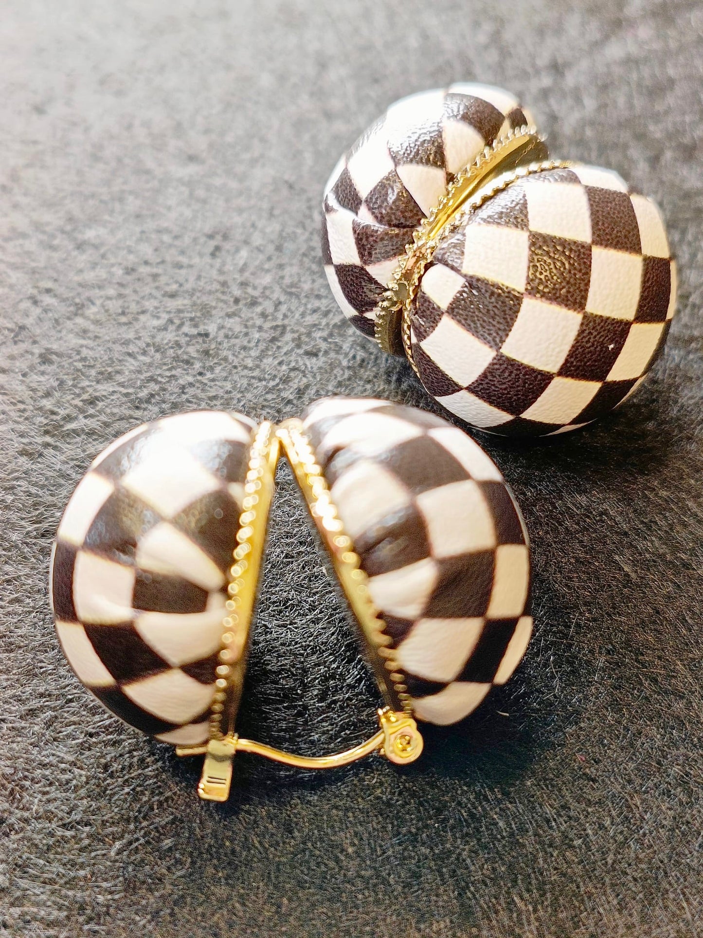 Orecchini Rivestiti in Pelle Optical