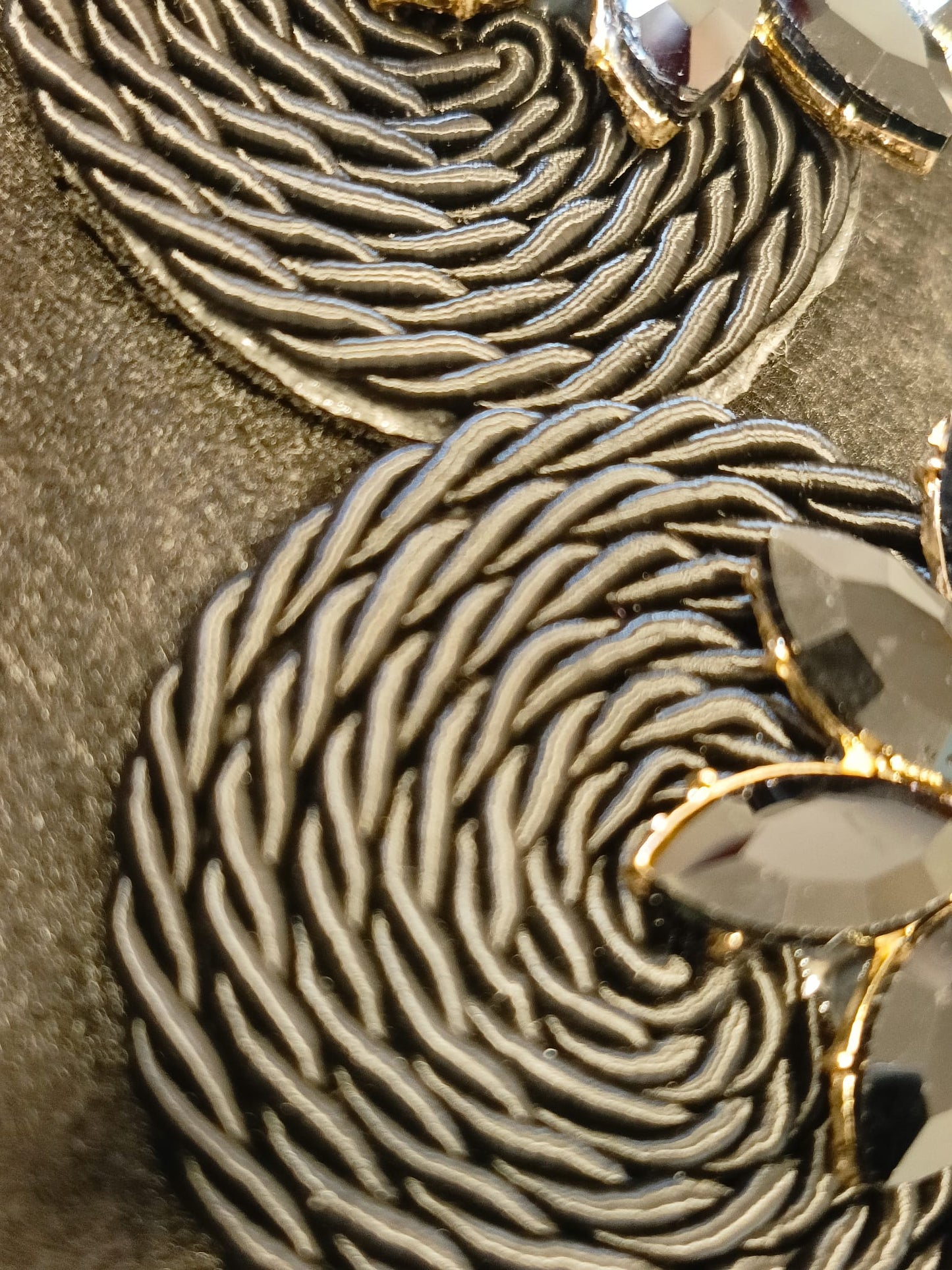 Orecchini Artigianali Neri Rotondi