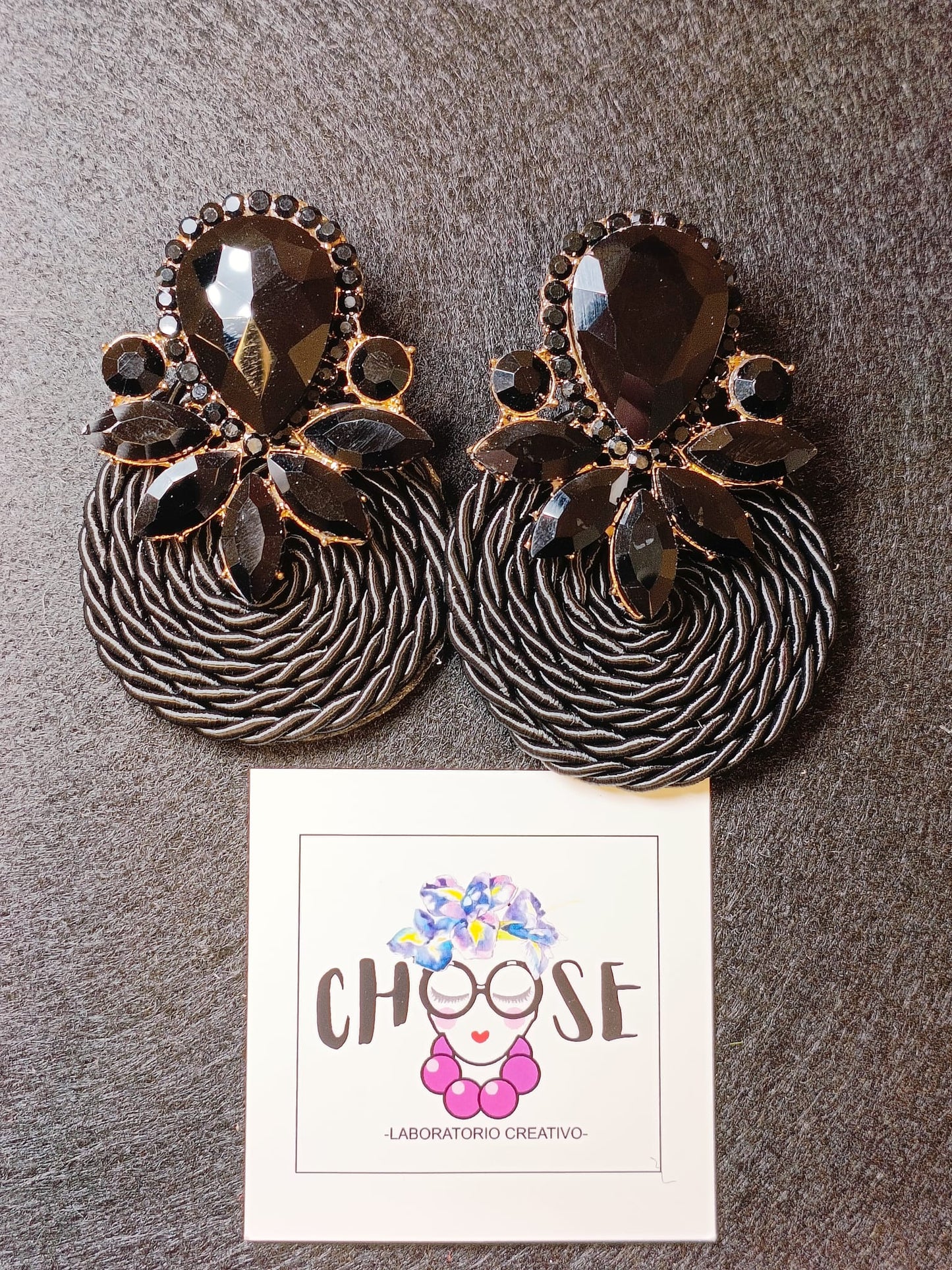 Orecchini Artigianali Neri Rotondi