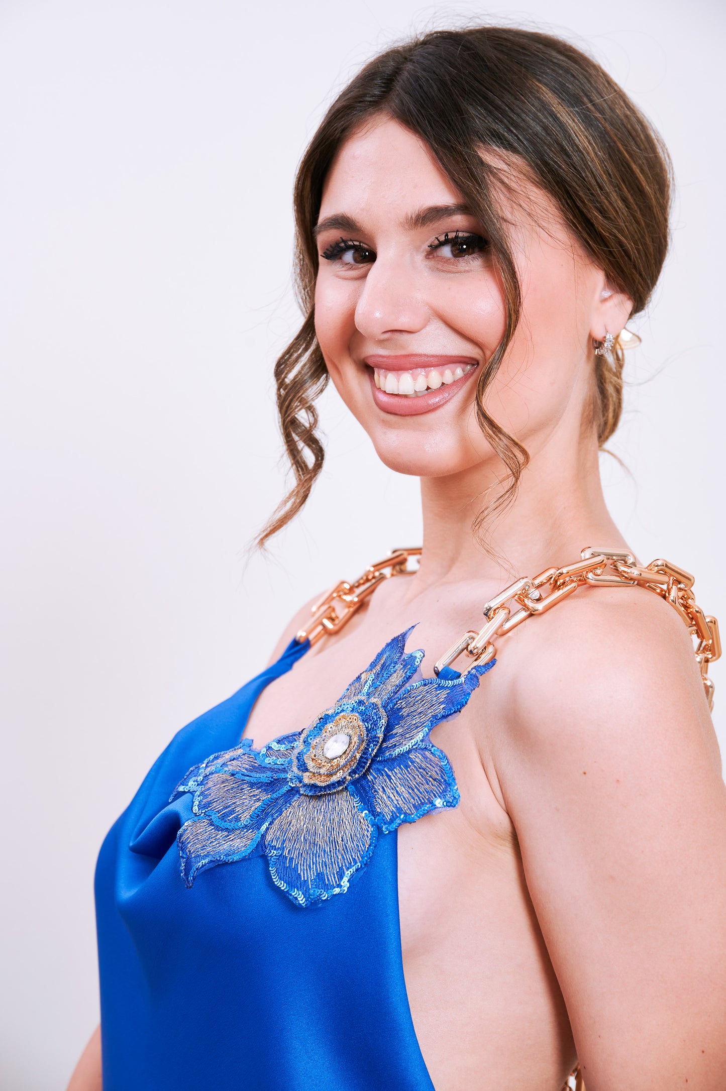 Slip dress con fiore tono su tono