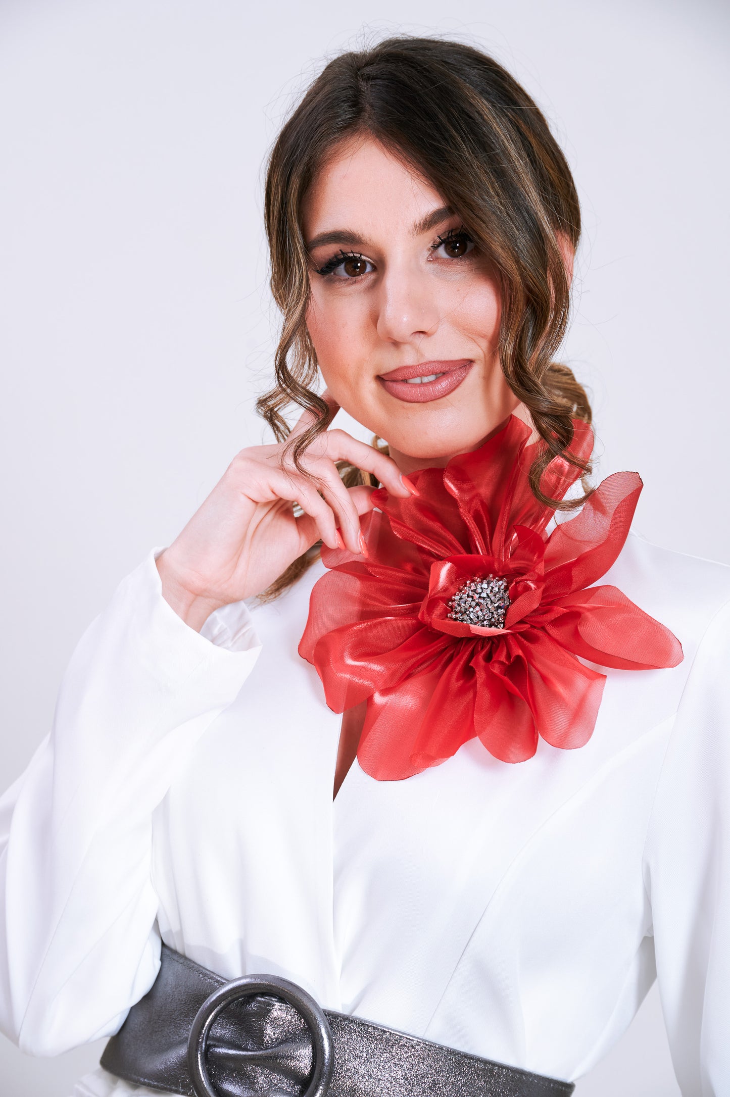 Giacca Bianca con fiore Rosso