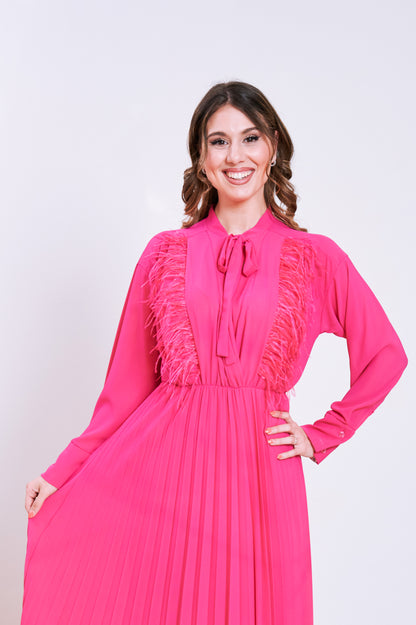 Abito midi fucsia con piume