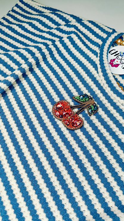 T-Shirt a Righe "Cherry Charm" con Nodo Frontale