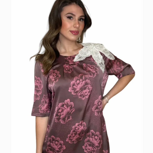 Vestito corto con applicazione