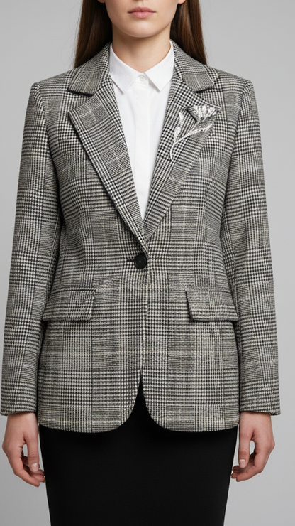 Giacca a quadri con spilla