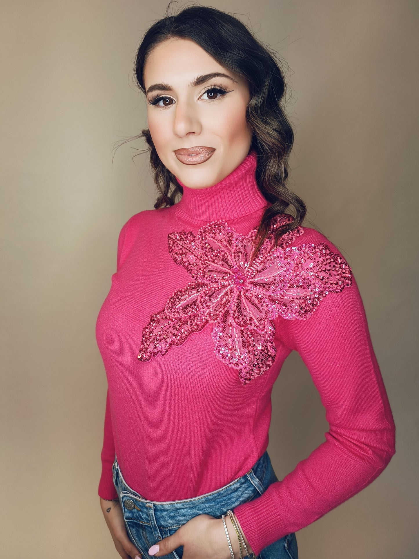 Maglioncino Dolcevita fiore tridimensionale