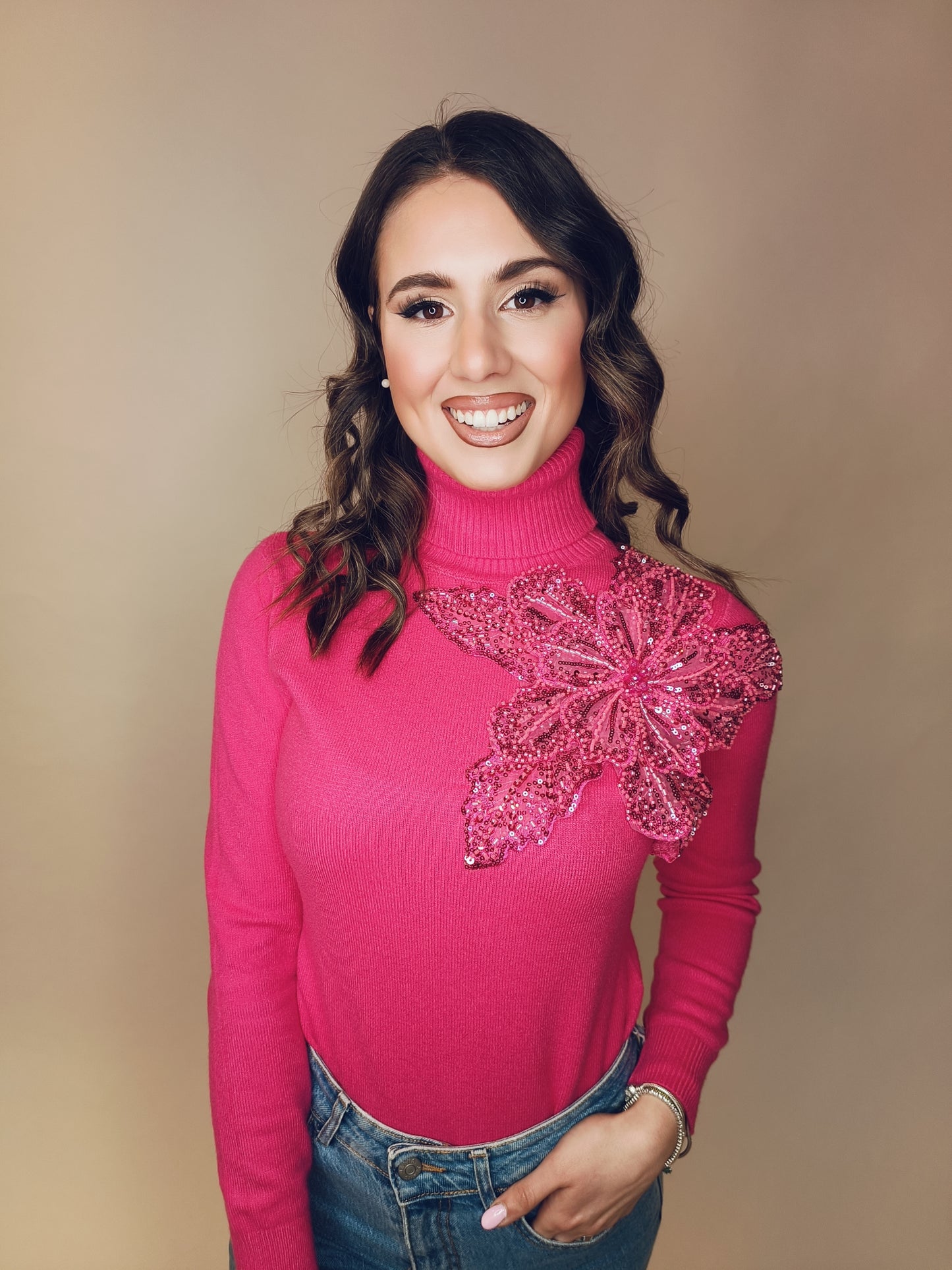 Maglioncino Dolcevita fiore tridimensionale