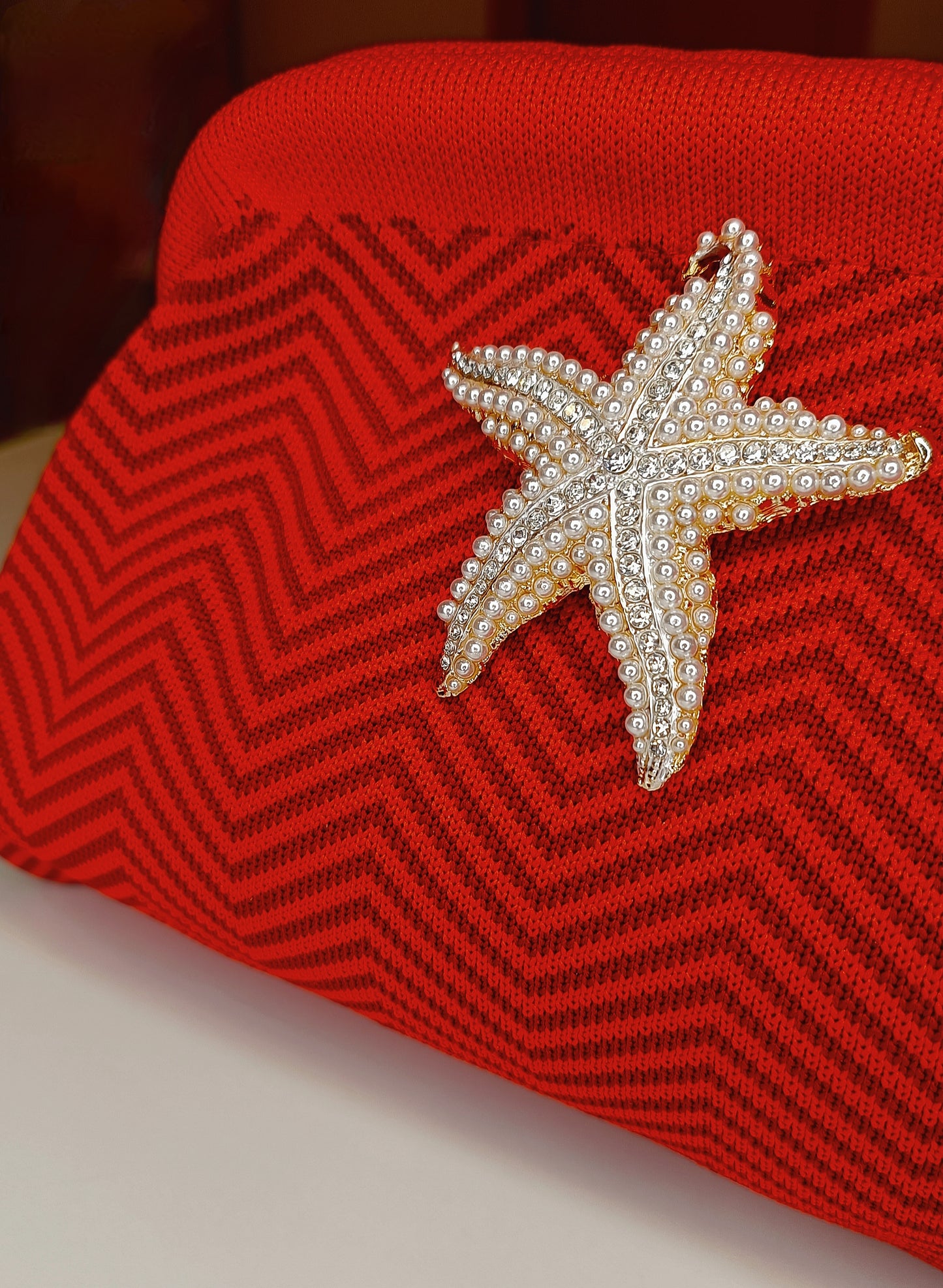Pochette Clutch in Tessuto Zig-Zag con Stella Marina Gioiello – Rosso Vibrante