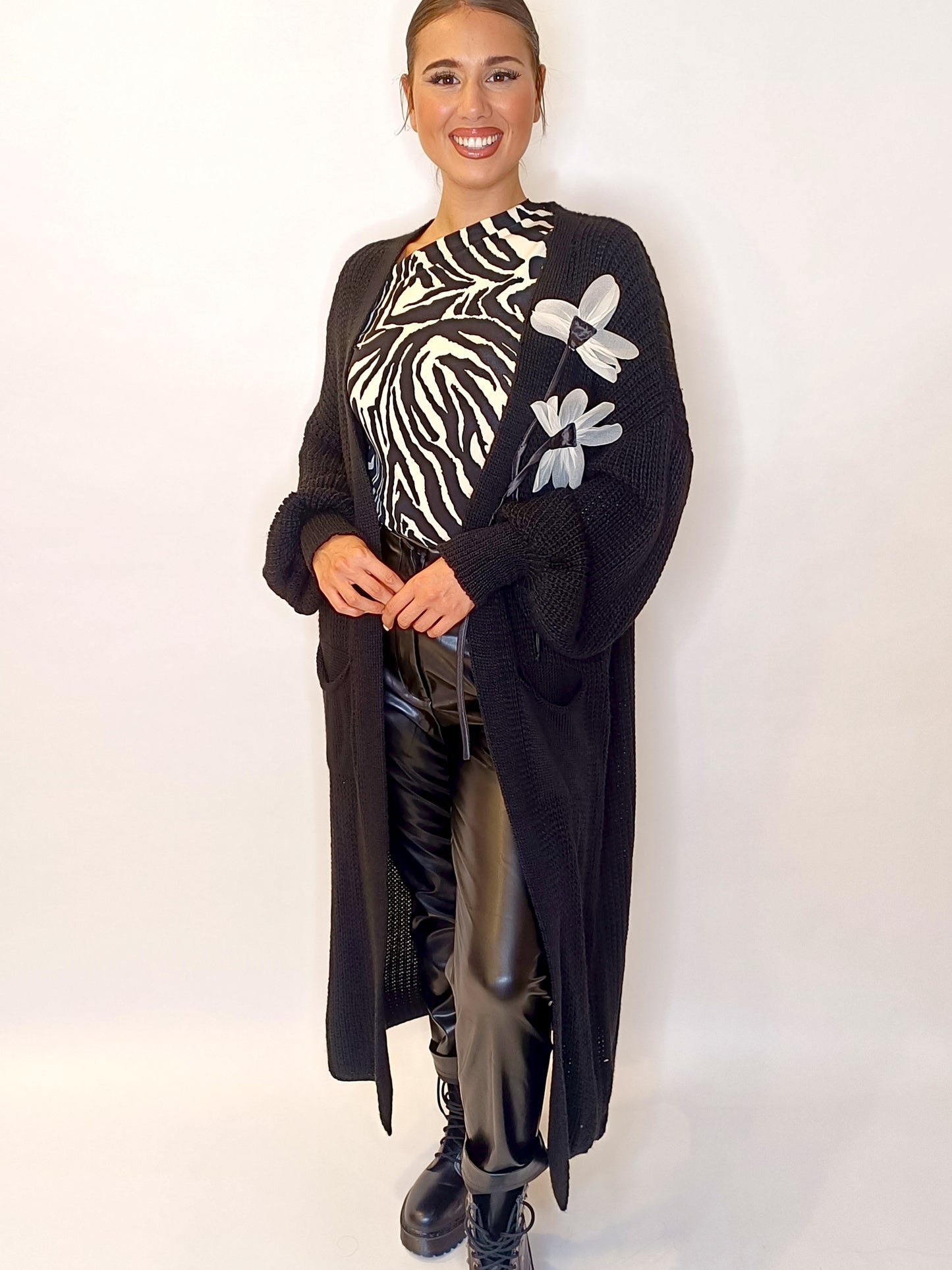 Cardigan con fiori a stelo