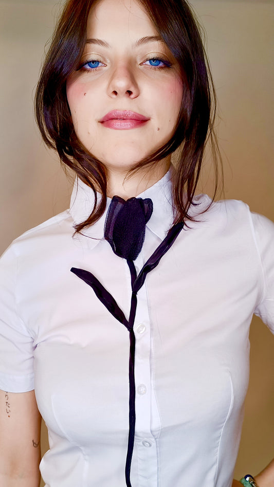 Camicia Bianca a Maniche Corte con Tulipano Tridimensionale Nero