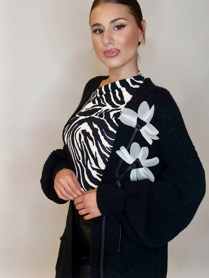 Cardigan con fiori a stelo